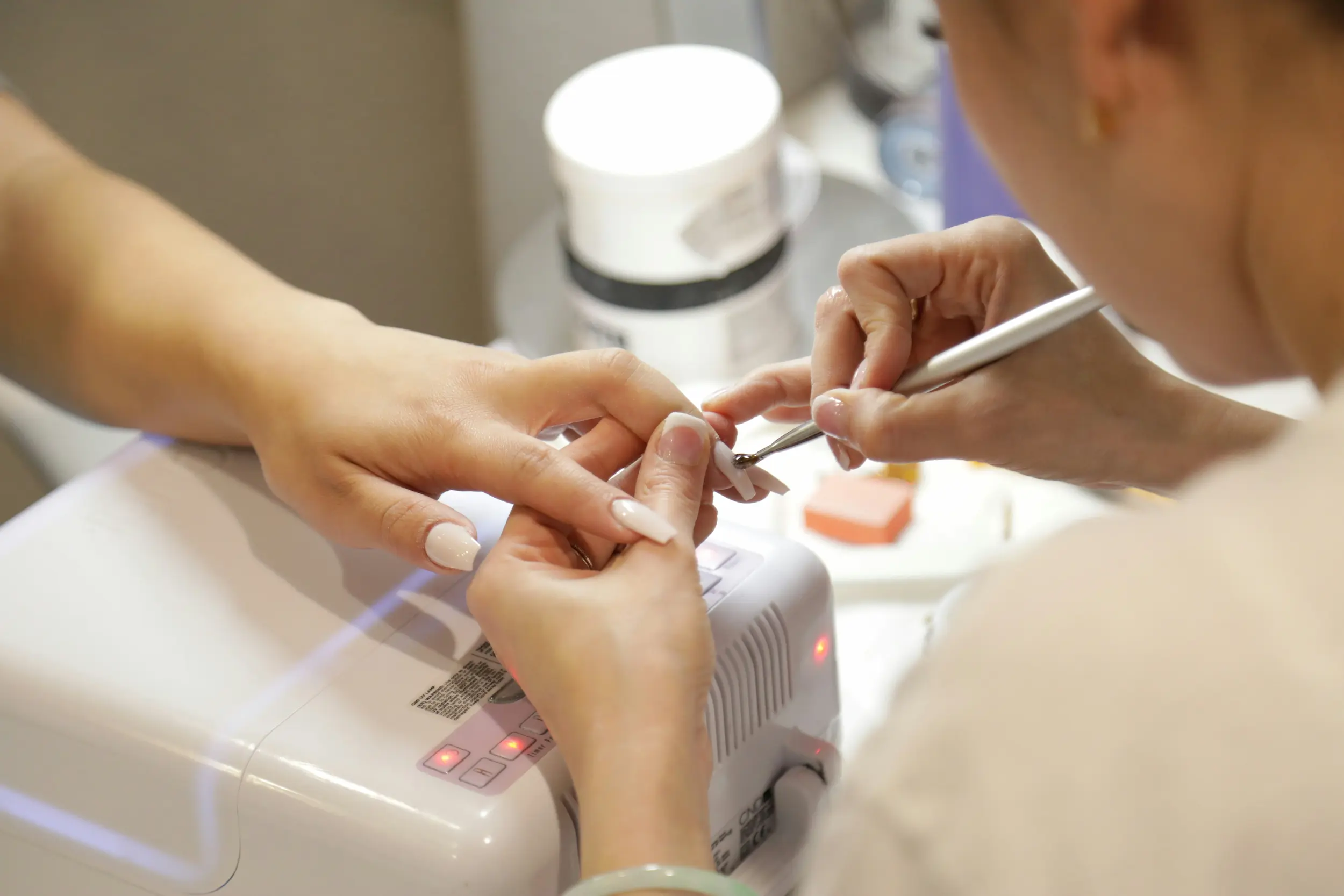 Image illustrative d’une prestation d’onglerie et de manucure à Tanger chez LV Beauté